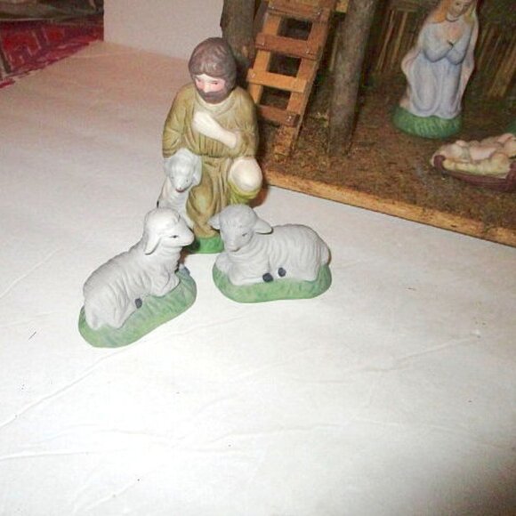 16” Wood CRECHE Stable NATIVITY SET With 9 PORCELAIN Figures JESUS Animals VTG - Picture 3 of 12